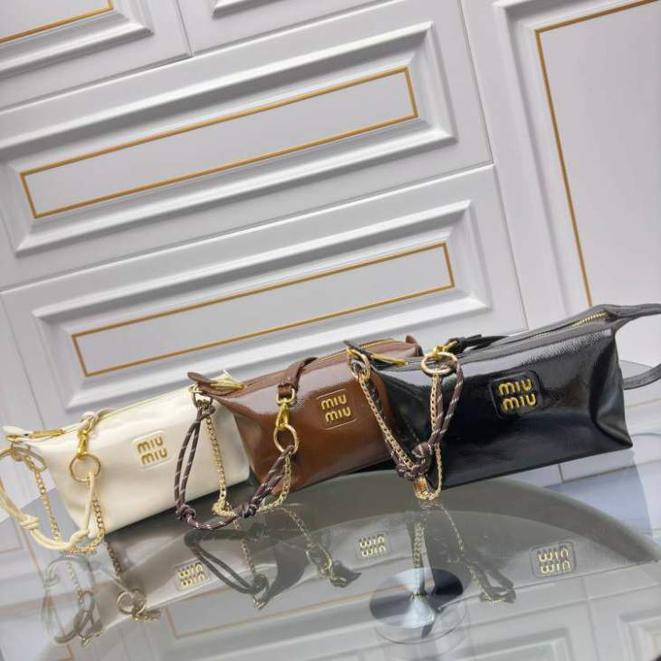 Picture of Miu Miu Handbags _SKUfw185258840fw